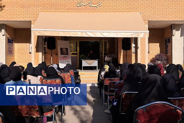 مراسم راز و رهایی؛ پنجره‌ای به دنیای دو نسل در دبیرستان نمونه‌دولتی ولایت بهارستان‌دو