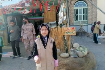 نمایشگاه شهدایی وروایتگری راوی دفاع مقدس در گلزار شهدای شهر بار نیشابور 