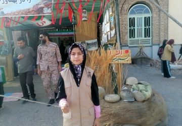 نمایشگاه شهدایی وروایتگری راوی دفاع مقدس در گلزار شهدای شهر بار نیشابور 