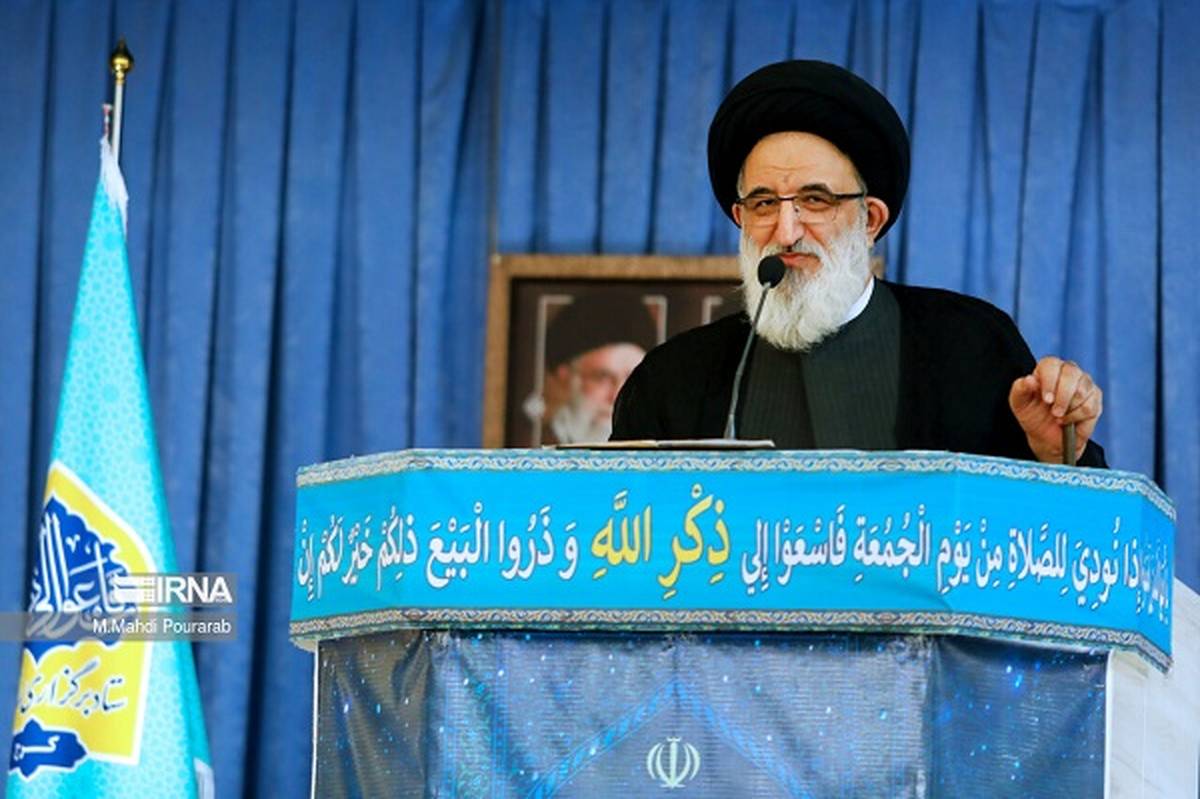 امام خمینی (ره)، آیتالله اشرفی اصفهانی را نماد صفا و آرامش روح معرفی کرد