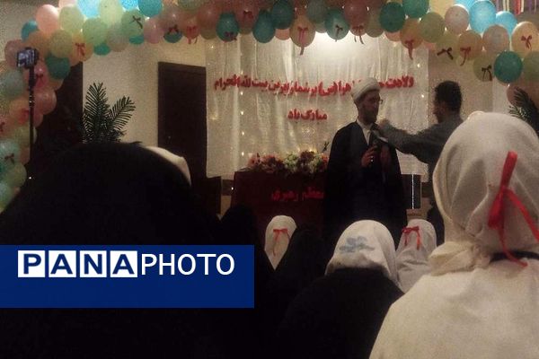 از پشت میز نیمکت تا زیر آسمان مدینه