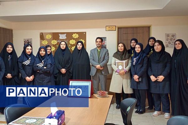 برگزاری کافه ۵۷ در دبیرستان فرهنگ