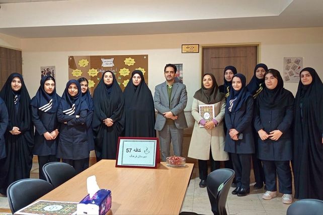برگزاری کافه ۵۷ در دبیرستان فرهنگ
