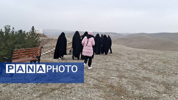 غبارروبی و عطر افشانی مزار شهدای گمنام شهر کهک 