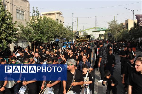 حضور پرشور کودکان قمی در دسته‌های عزاداری روز تاسوعا 