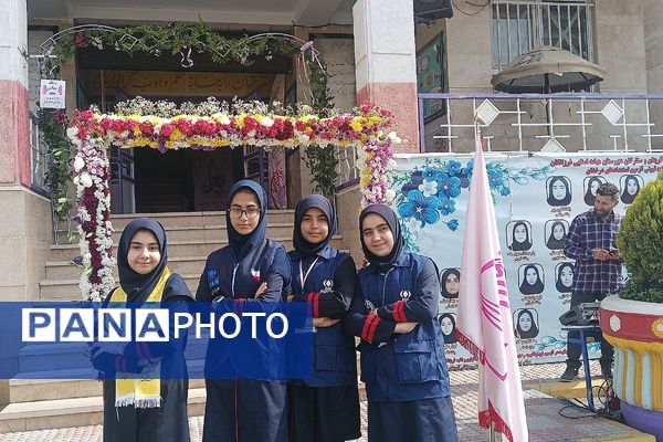 پاسداشت مقام شامخ معلم در آموزشگاه هیأت امنایی فرزانگان ملارد؛ با نواختن زنگ سپاس معلم 