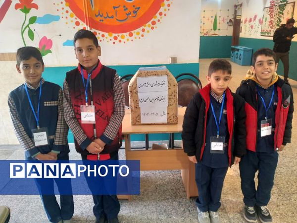 نشاط انتخاباتی و رای گیری شواری دانش‌آموزی در دبستان پسرانه حضرت قاسم(ع)