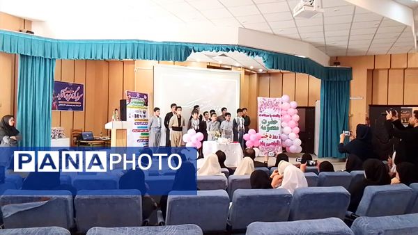 تقدیر از دانش‌آموزان مستعد در آستانه روز دختر