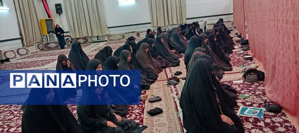 نماز جماعت در شب عزاداری شهادت حضرت فاطمه زهرا(س) در روستای نقاب