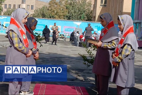 آغاز فصل نو آموزش با حضور شکوفه‌های کلای اولی در کهریزک 
