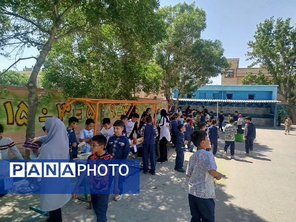 برگزاری بازارچه درون مدرسه‌ای در دبستان مبین شیروان
