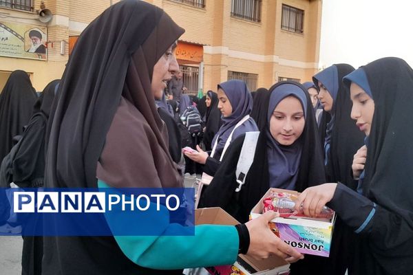 برگزاری مراسم بزرگداشت یاد و خاطره شهدای دانش‌آموز و جشن روز دانش‌آموز در مدارس شهرستان ملارد