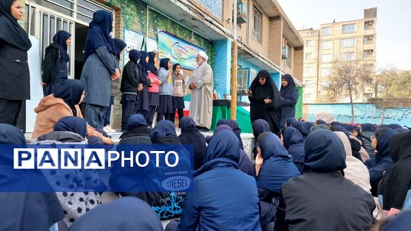 مراسم روز دانش‌آموز در دبیرستان هوشنگی