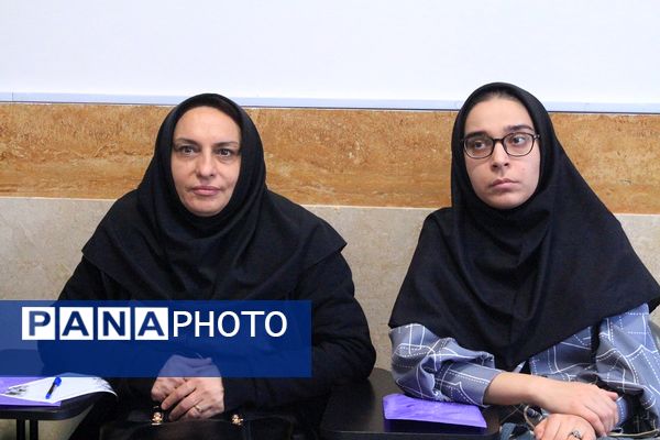  کارگاه دانش‌افزایی زبان انگیلیسی در دبیرستان‌ولایت بهارستان‌دو