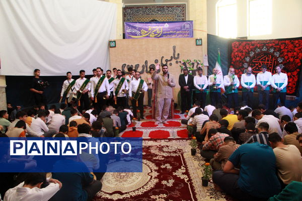 حضور خادمان رضوی در اعتکاف دانش‌آموزی فهرج