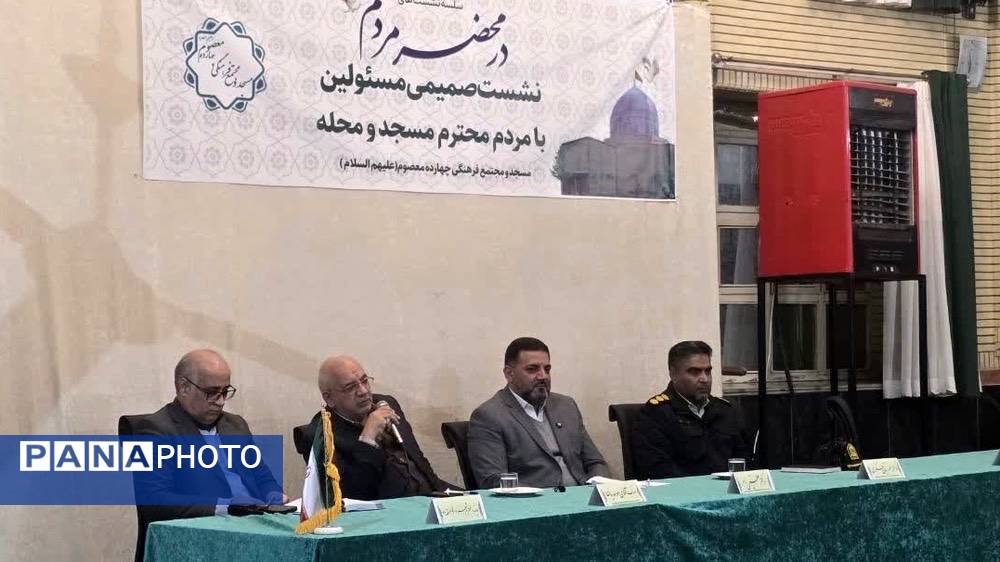 نشست صمیمی مسئولان با اهالی مسجد و محله فلاحی مشهد