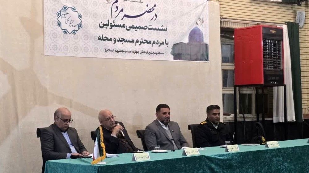 نشست صمیمی مسئولان با اهالی مسجد و محله فلاحی مشهد