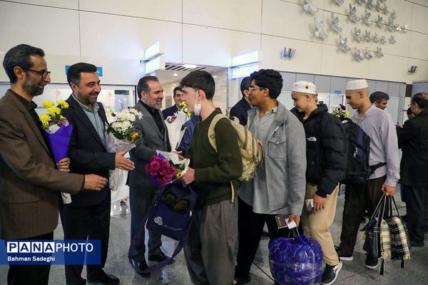 مراسم استقبال بازگشت اولین کاروان عمره گذار دانش آموزان پسر