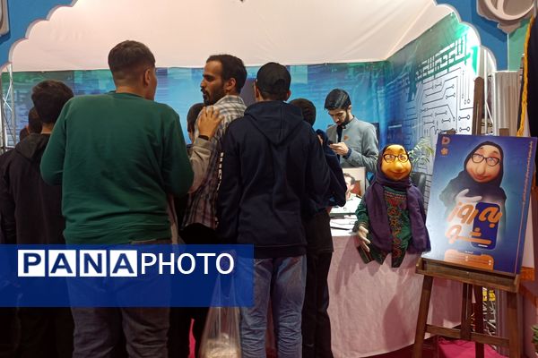 بازدید دانش‌آموزان بسیجی از نمایشگاه بزرگ قله افتخار 