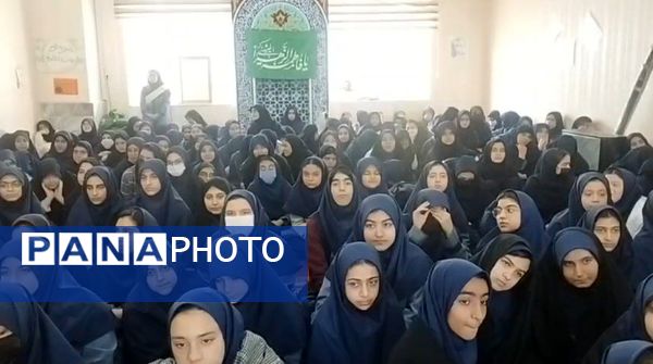  تقدیر از فعالین حجاب و عفاف در دبیرستان شاهد تکتم