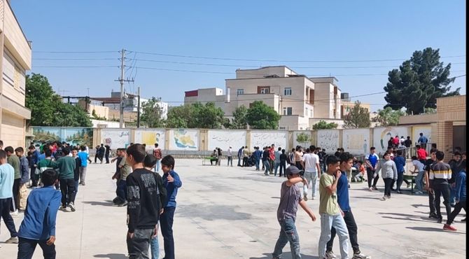 برگزاری بازارچه دانش آموزی در دبیرستان ابوریحان