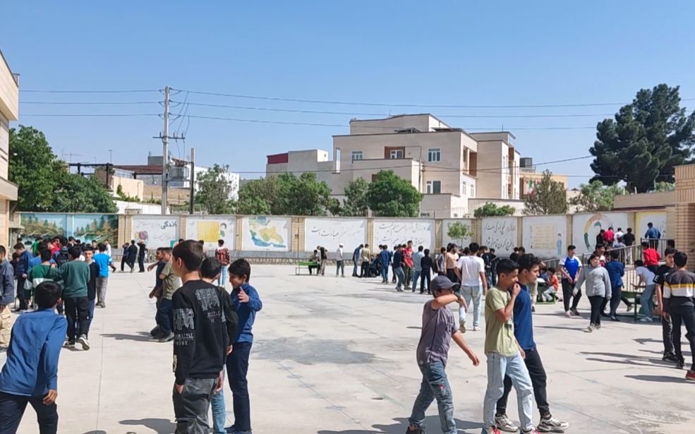 برگزاری بازارچه دانش آموزی در دبیرستان ابوریحان