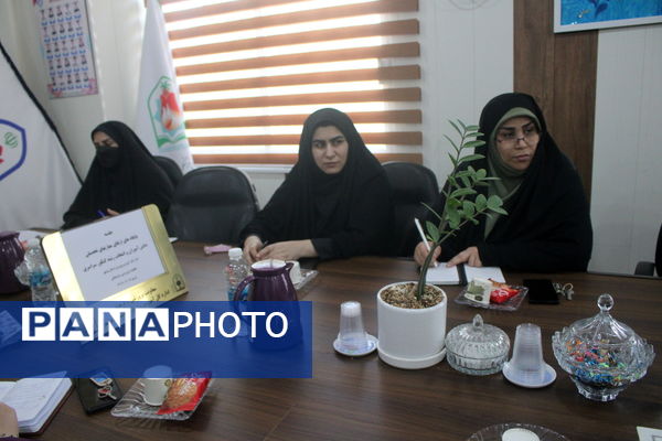 جلسه پایگاه‌های ارتقای مهارت‌های تحصیلی دانش‌آموزان و انتخاب رشته کنکور در بوشهر