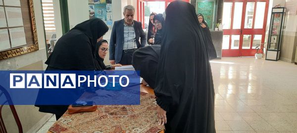 اولین جلسه انتخابات اعضای انجمن اولیا و مربیان در دبیرستان نمونه دولتی مهشید مصلی نژاد