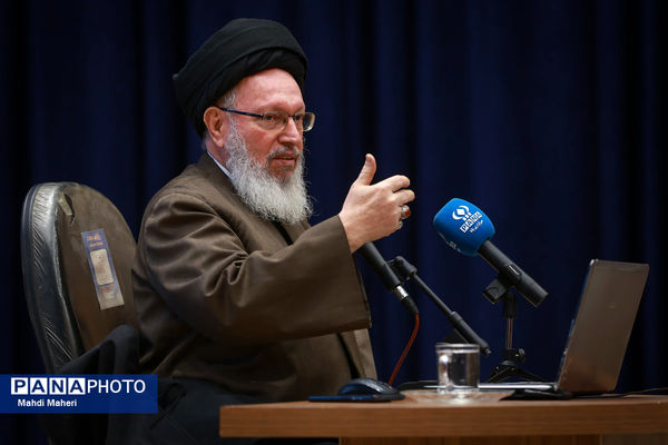 مراسم آموزش کاروان‌های عمره دانش‌آموزی به دانش‌آموزان عازم سرزمین وحی