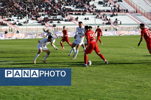 بازی تراکتور و ملوان در تبریز