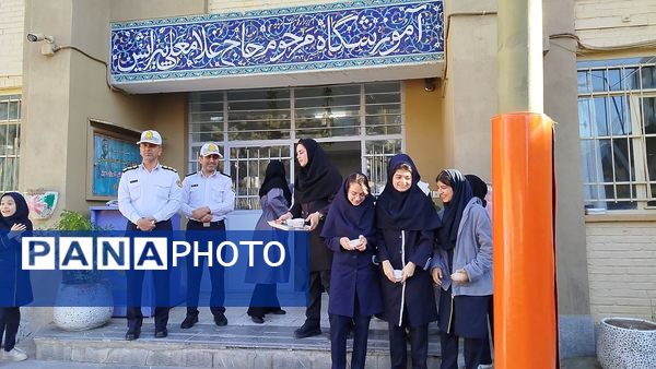 گرامیداشت هفته نیروی انتظامی در دبیرستان دخترانه پیرایش یک