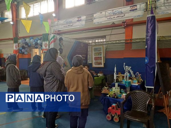 اختتامیه نمایشگاه دستاوردهای پژوهشی و فناوری دانش‌آموزان در دبیرستان شهید احمدی روشن فردیس