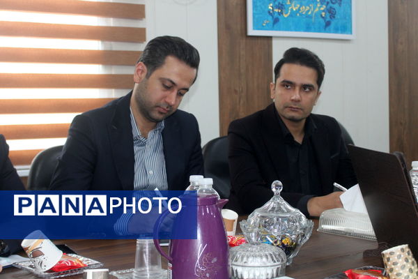 جلسه برنامه‌ریزی بزرگداشت هفته دفاع مقدس در اداره‌کل آموزش و پرورش استان بوشهر