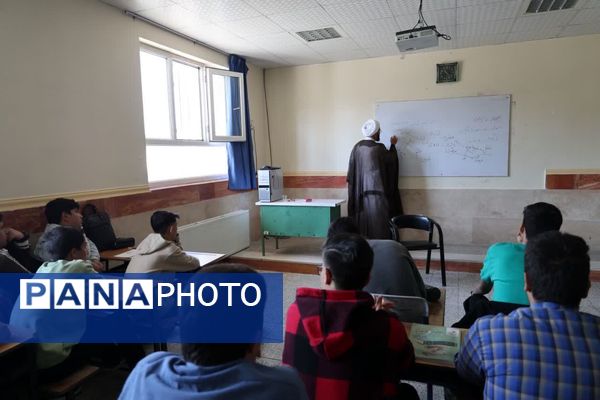 حضور پرشور دختران و پسران شهریار در روز استکبار ستیزی