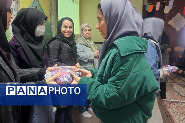 درخشش دانش‌آموزان در جشن مبعث دبیرستان محبوبه دانش