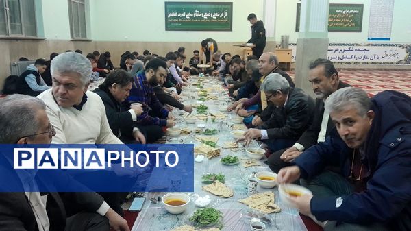 مراسم افطاری در دبیرستان دهخدا ناحیه یک کرج 