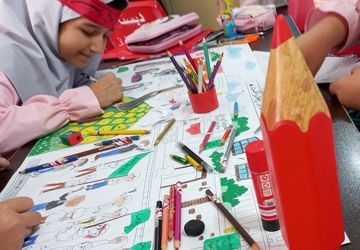 دانش‌آموزان دبستان شهید سرافراز با خلق روزنامه دیواری‌های فاطمی جلوه‌ای از ارادت به بانوی دو عالم آفریدند