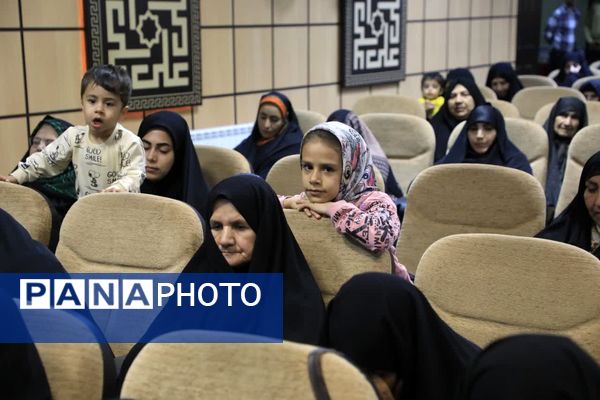 جلسه گرامیداشت و تجلیل از پدران و مادران شهدا 
