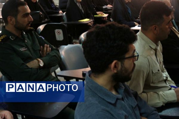 پیوند مهارت و معرفت در آموزش و پرورش فیروزکوه به همراه تلاوت زیارت عاشورا و کارگاه اسنپ‌بک 