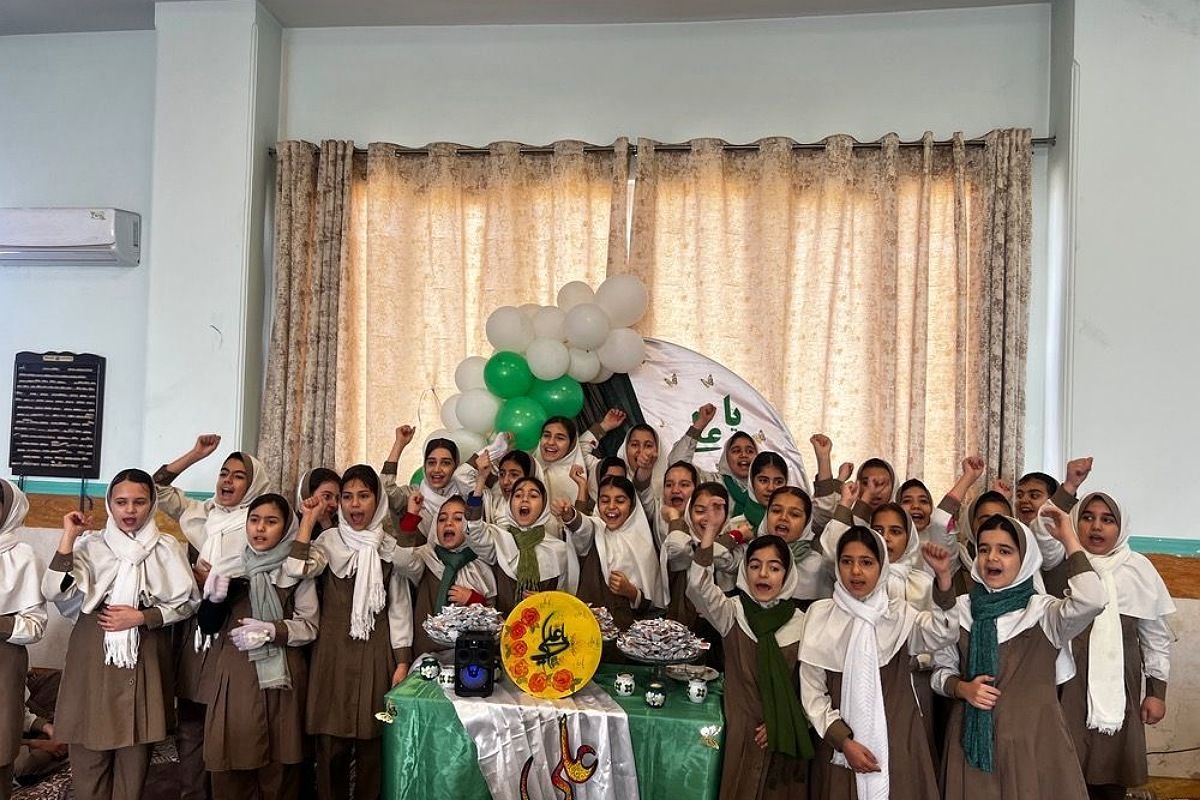 جشن میلاد مولود کعبه در دبستان  شهید بنی هاشمی رباط‌کریم