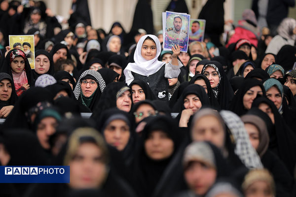 دیدار خانواده شهدای اقتدار با رهبر انقلاب در روز میلاد امیرالمومنین علیه‌السلام
