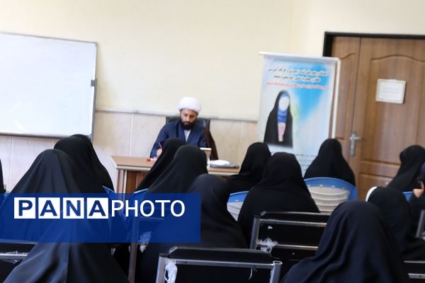 نشست بصیرتی و تربیتی با محوریت عفاف و حجاب در اداره آموزش و پرورش شهرستان اسلامشهر