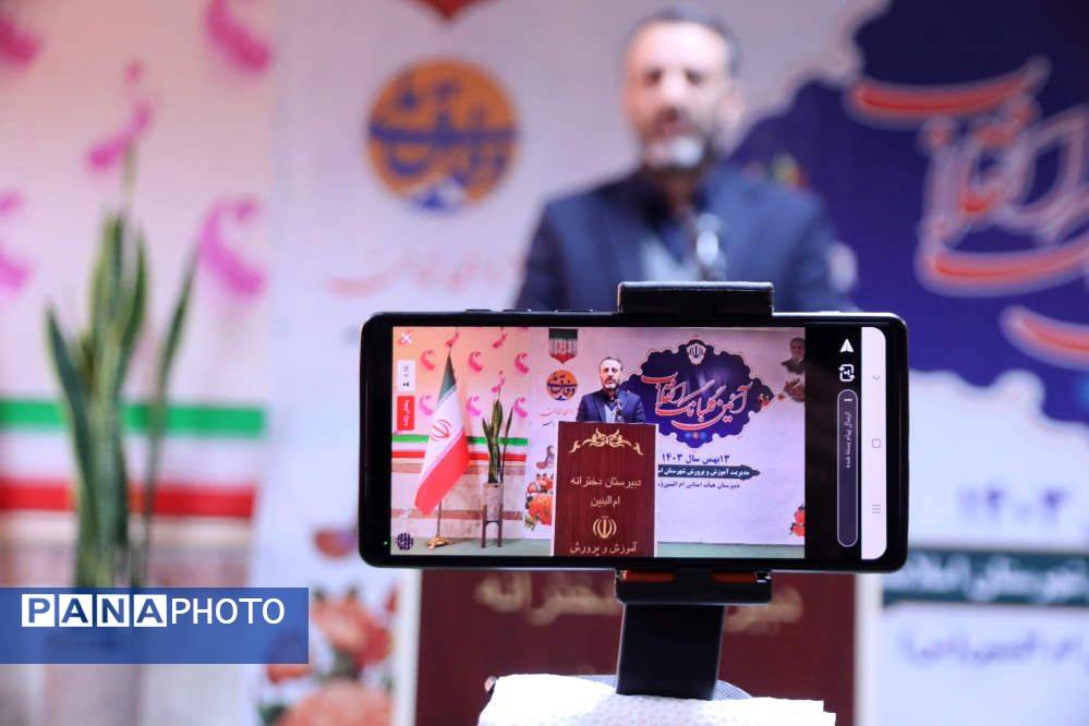 گلبانگ فجر با نواختن زنگ انقلاب اسلامی در شهرستان اسلامشهر
