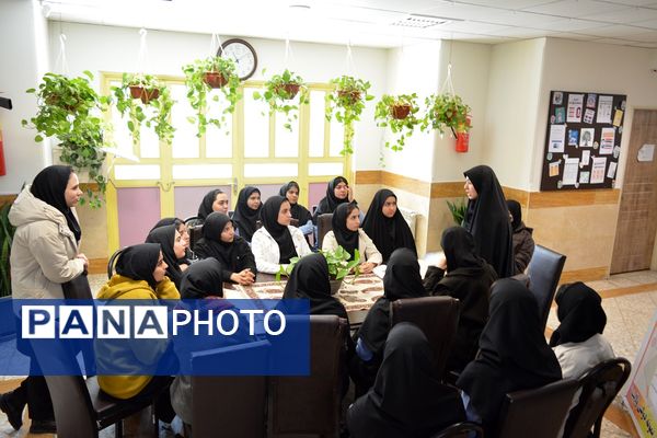 برای اولین‌بار؛ برگزاری کافه ۵۷ در دبیرستان‌ نمونه دولتی ولایت بهارستان‌دو