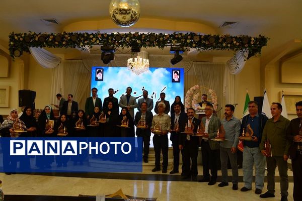 برگزاری مراسم گرامیداشت مقام معلم در بهارستان‌دو