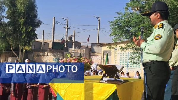 دیدار صمیمانه مأموران نیروی انتظامی با دانش‌آموزان دبستان استقلال 