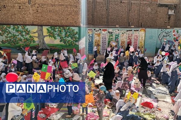 جشن روز دختر و روز جهانی کودک در دبستان زنده یاد قمصری