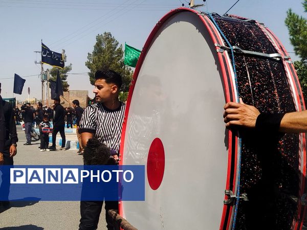 حماسه زنجیرزنی در فدافن؛ عزاداری دهه اول محرم با حضور پرشور جوانان