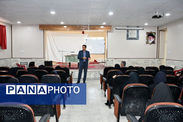 بازدید مدیر آموزش و پرورش مه ولات از دبیرستان شبانه روزی فرزانگان 