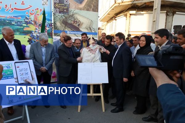 دومین جشنواره زرشک سیاه در روستای تیل شهرستان شبستر